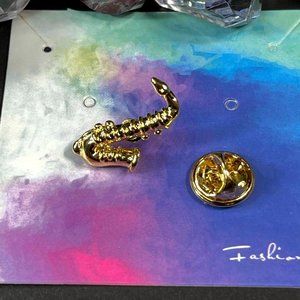 Saxophone Lapel Pin Musical Instrument Brooch Badge Jewelry Gold Enamel Pin